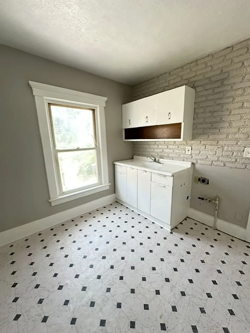 1257 East Erie Ave — Photo 2