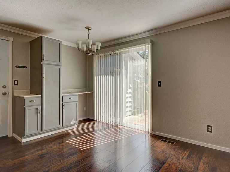 899 SW 13th Ave — Photo 7