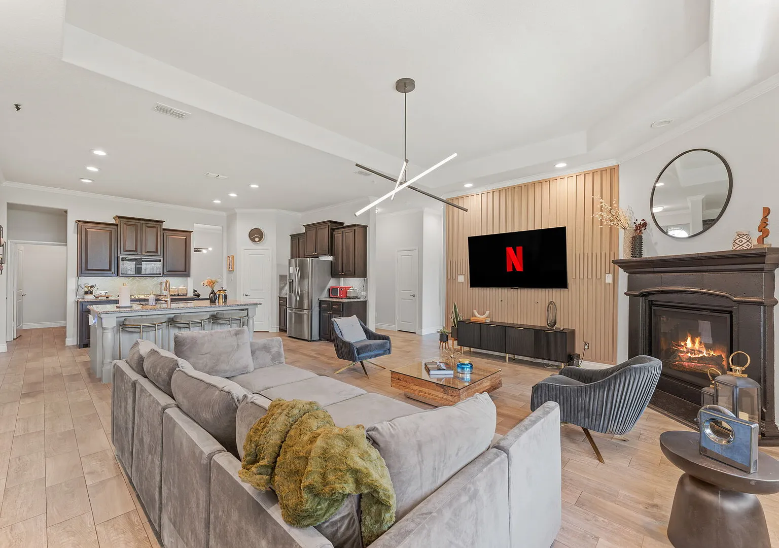 Modern and Cozy Home in DFW — Photo 1