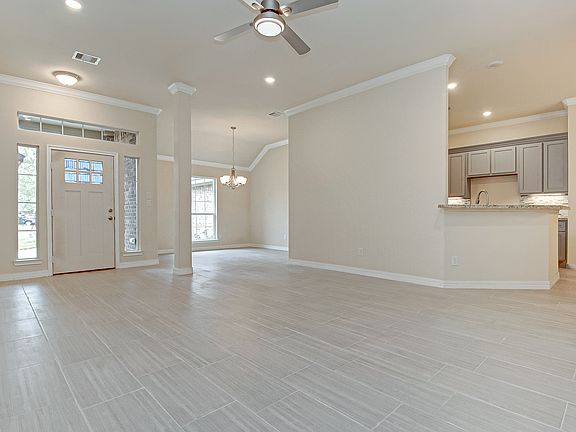5th image of 302 Squall Ct