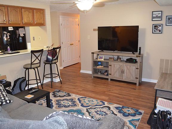 2nd image of 1006 Markham Ct Unit 15