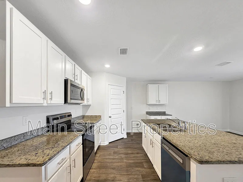 4 bed, 2.0 bath, 1787 sqft, $2,050 — Photo 4