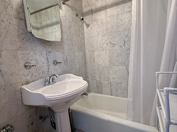 4th image of 2790 Broadway APT 1C