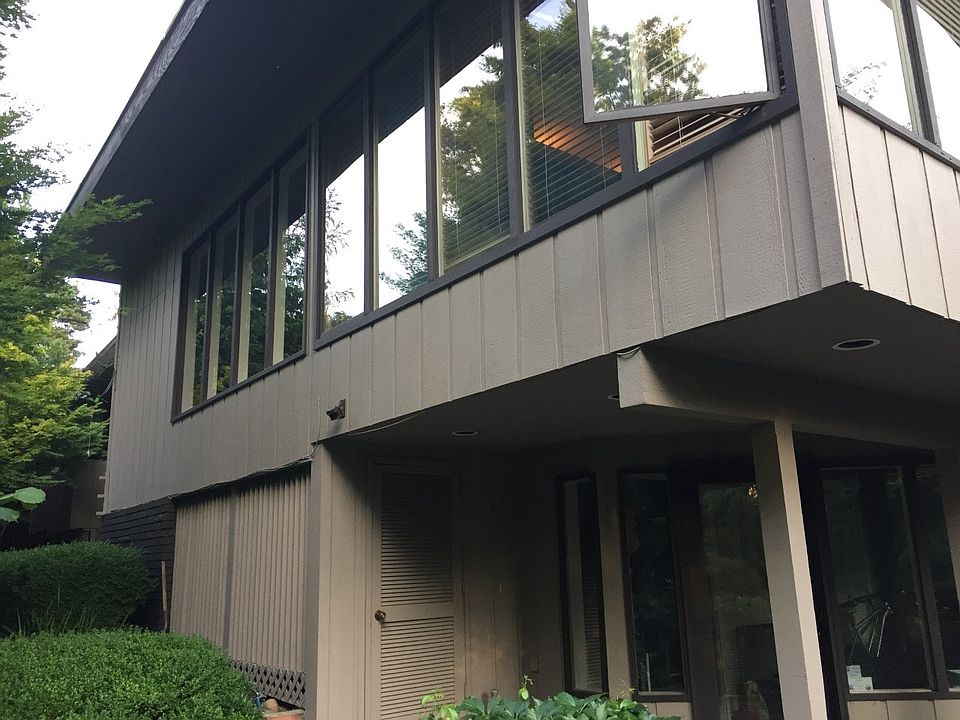 Exterior Front of Falcon