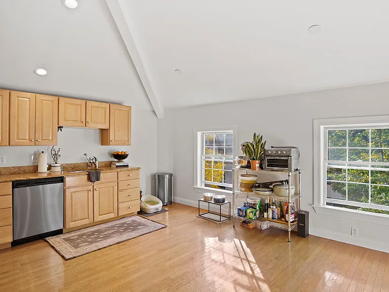 266 Essex St #6 — Photo 5