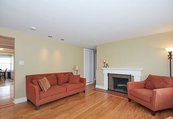 3rd image of 118 N Knollwood Dr