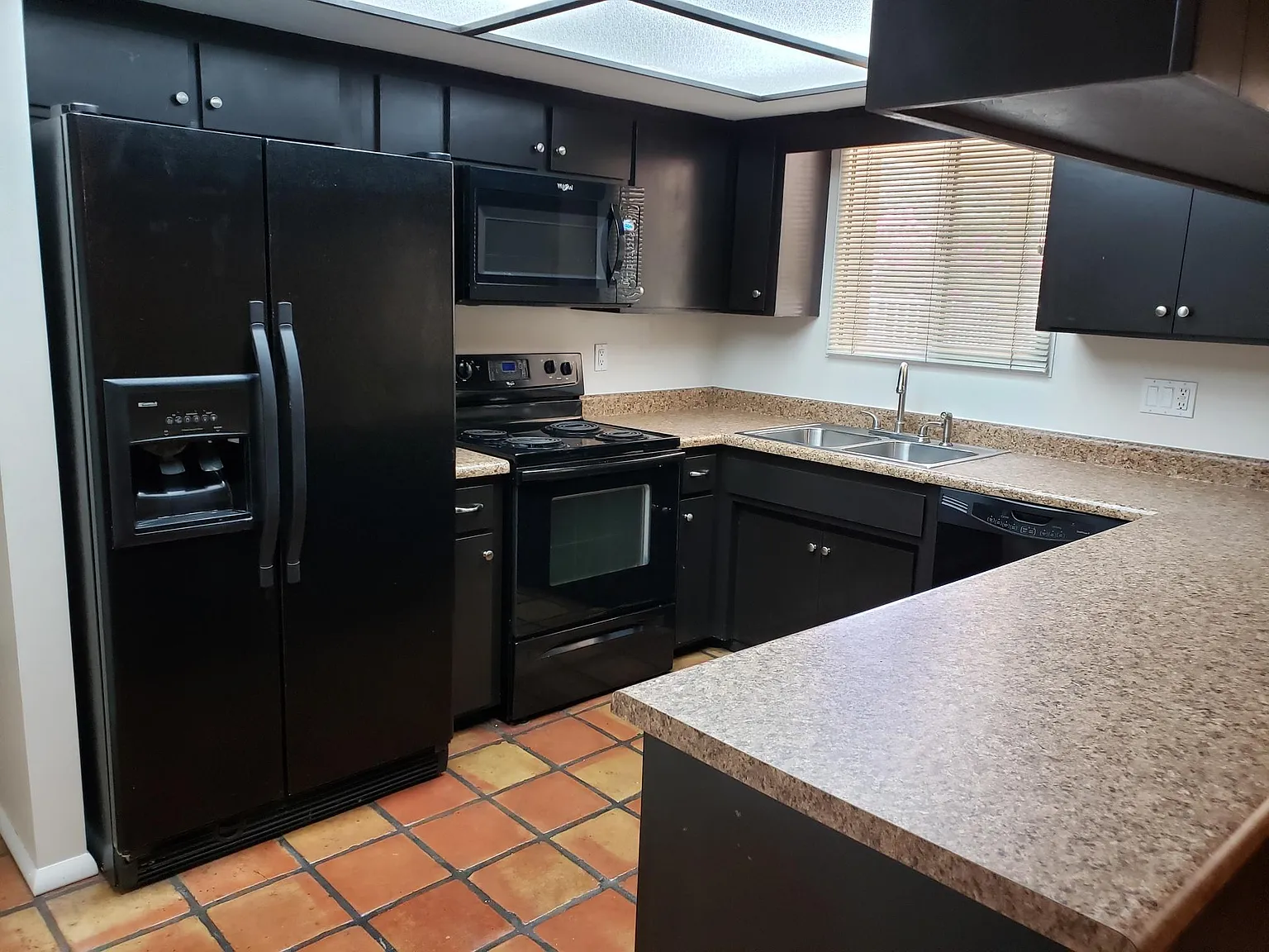 4 bed, 1672 sqft, $2,495 — Photo 3