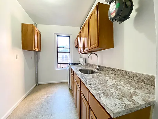 Rented by Bruma Realty LLC | media 6