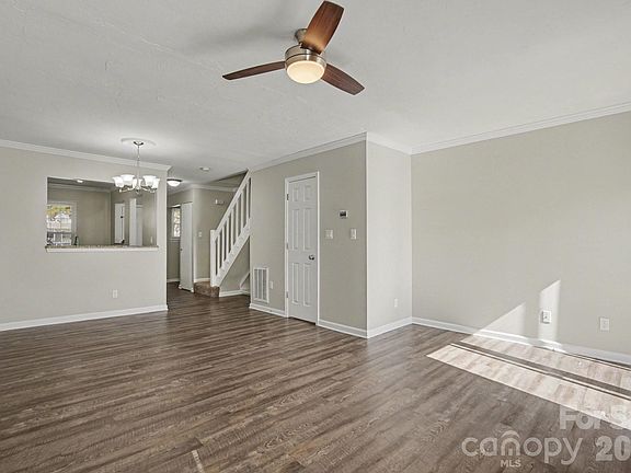 3rd image of 8221 Circle Tree Ln