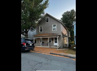 31 Bank St, Walden, NY 12586