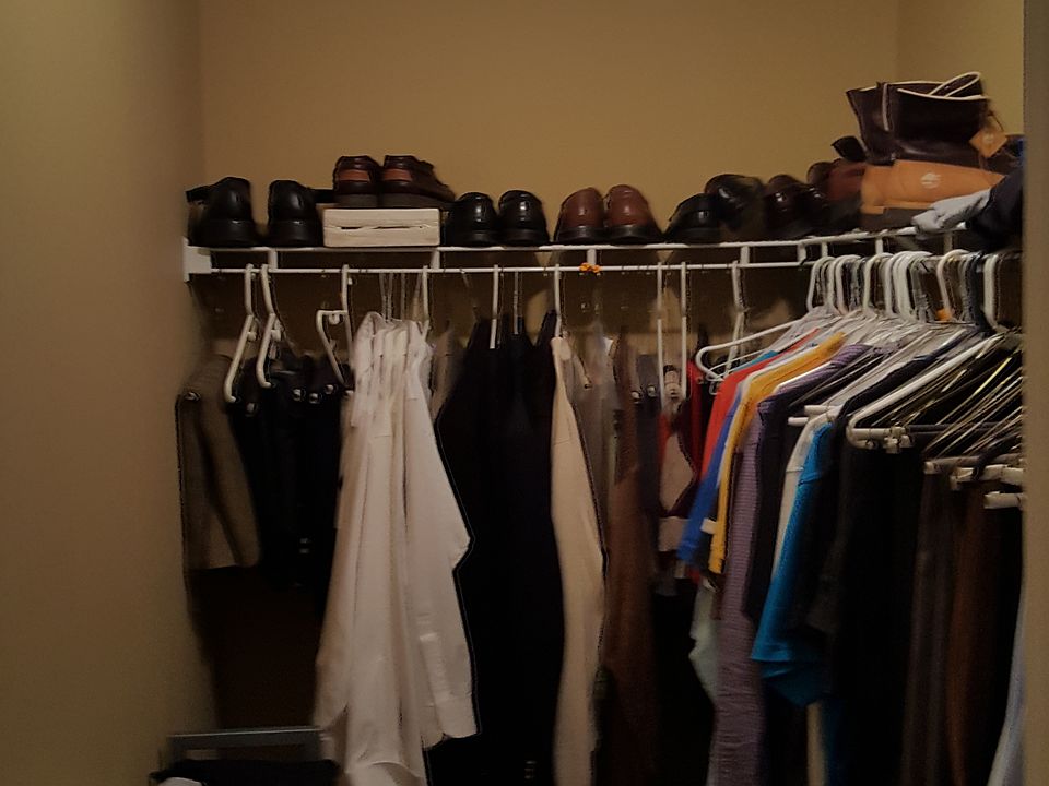 Masterbedroom closet 1