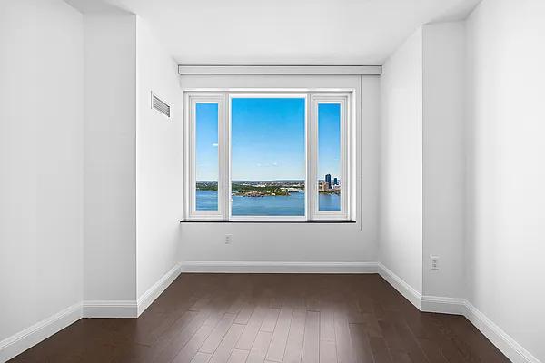 Rented by Keller Williams NYC | media 22