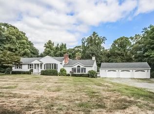 279 Smith Ridge Rd, New Canaan, CT 06840