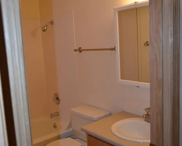 Jefferson Square Apartments — Photo 5