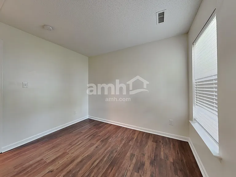 4705 Silverdene St — Photo 18