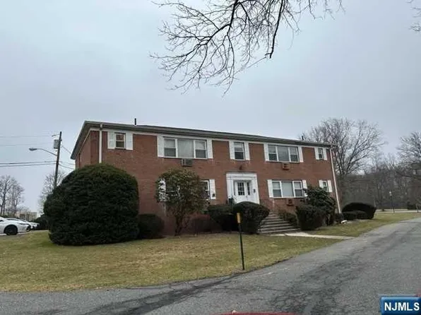 3 Rustic Cir APT D, Montvale, NJ 07645