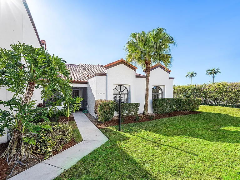 13545 Fountain View Blvd — Photo 3