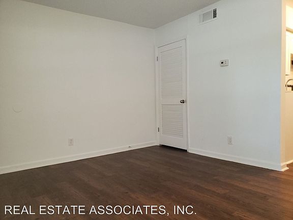 4th image of 1901 Morehead Ave APT 10