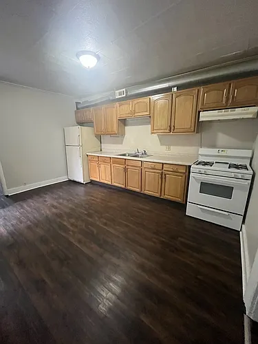 305 E Grove St #1 Photo 1