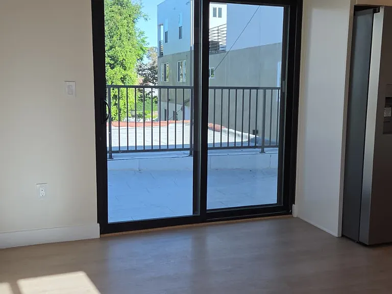 1070 Masselin Ave #1/2 — Photo 7