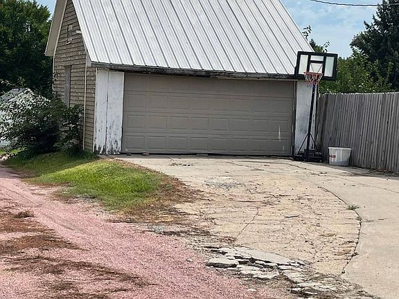 4th image of 1105 Redick Ave