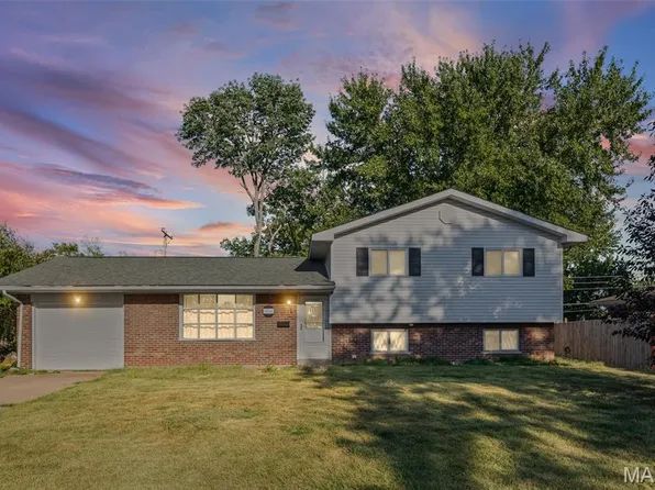 20 Chaucer Dr, Belleville, IL 62226