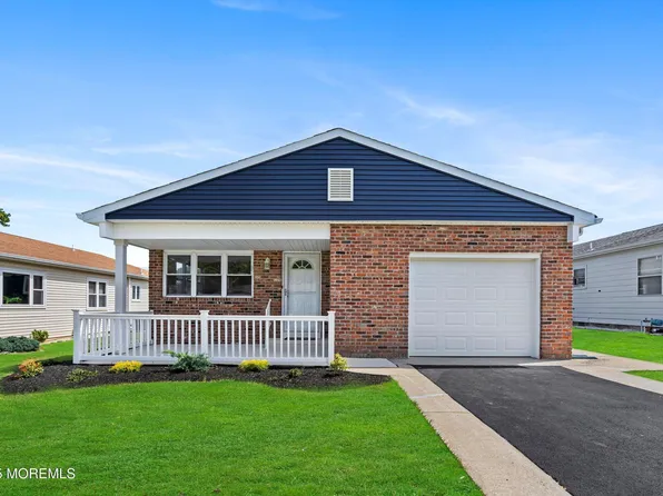 31 Canterbury Lane, Toms River, NJ 08757