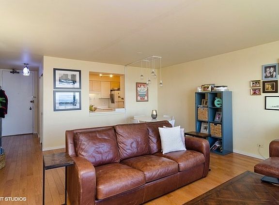 5th image of 2500 N Lakeview Ave #1100