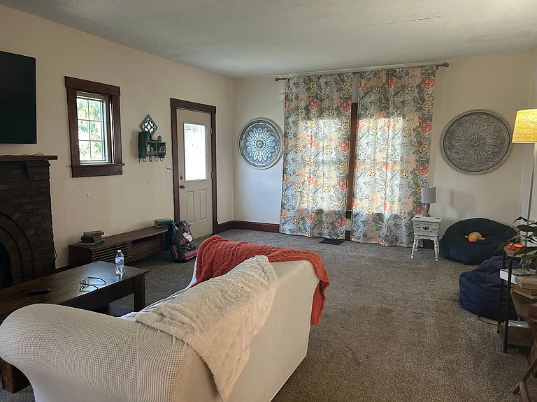 206 E Main St — Photo 24