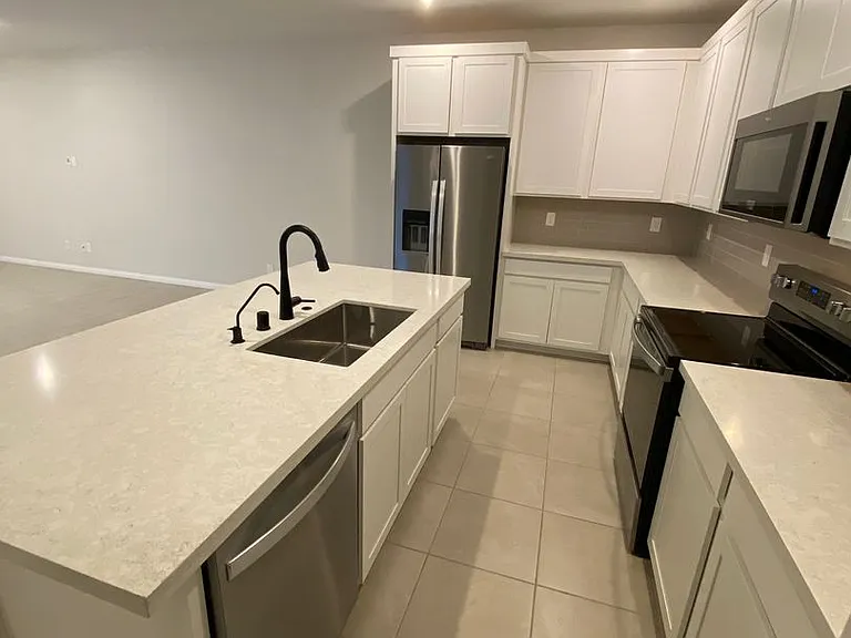 828 Royal Beekman St — Photo 13