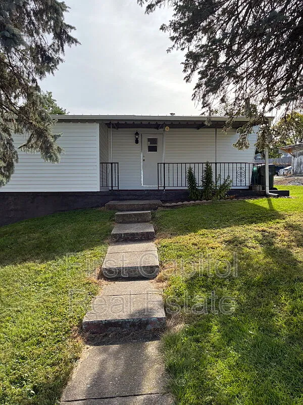 2 bed, 1.0 bath, 800 sqft, $1,295 — Photo 1