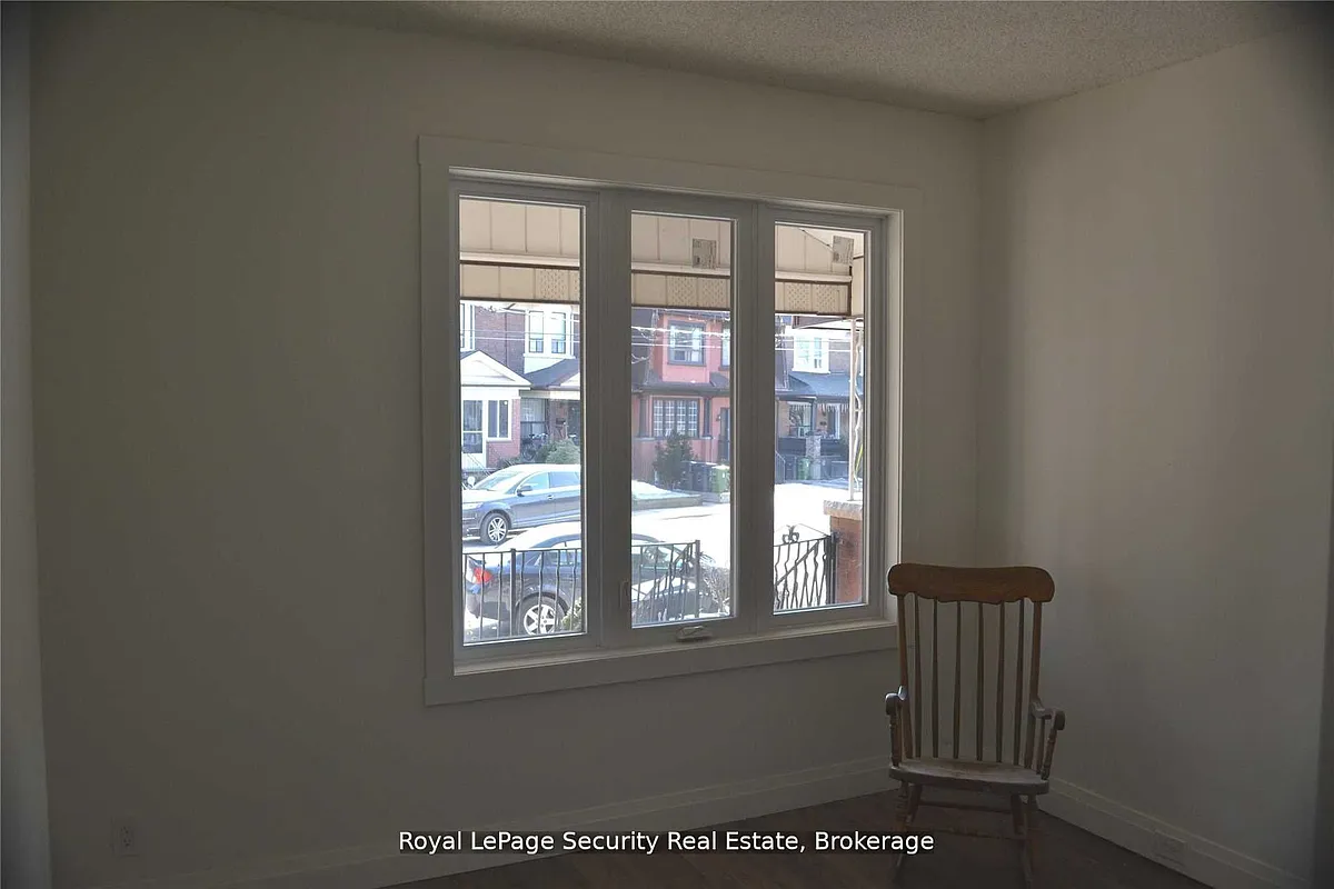 Building Photo - 6 Rusholme Park Cres #MAIN