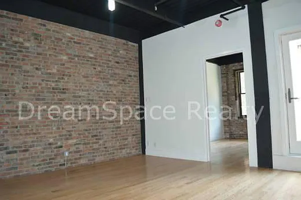 Rented by Dream Space Realty | media 51