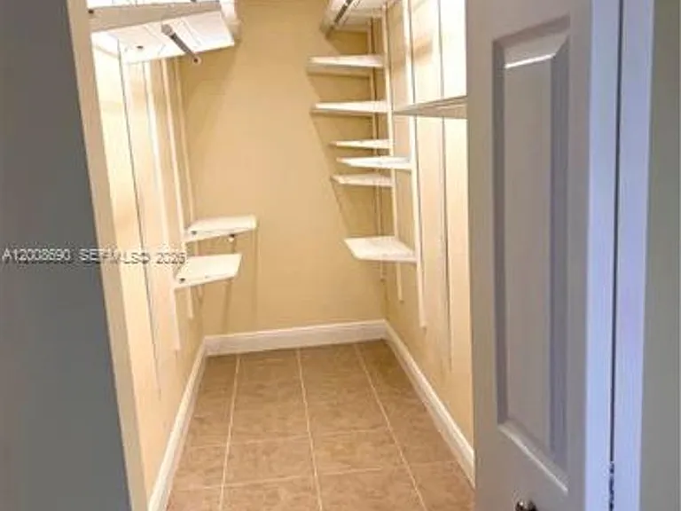 10881 N Snapper Creek Dr — Photo 12