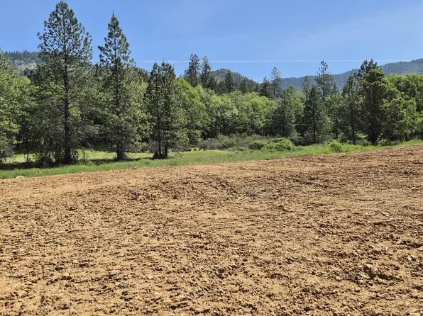 131 Forest Ln, Grants Pass, OR 97527