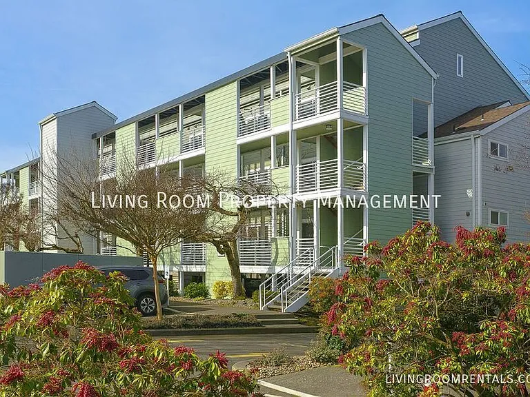 183 N Hayden Bay Dr — Photo 2