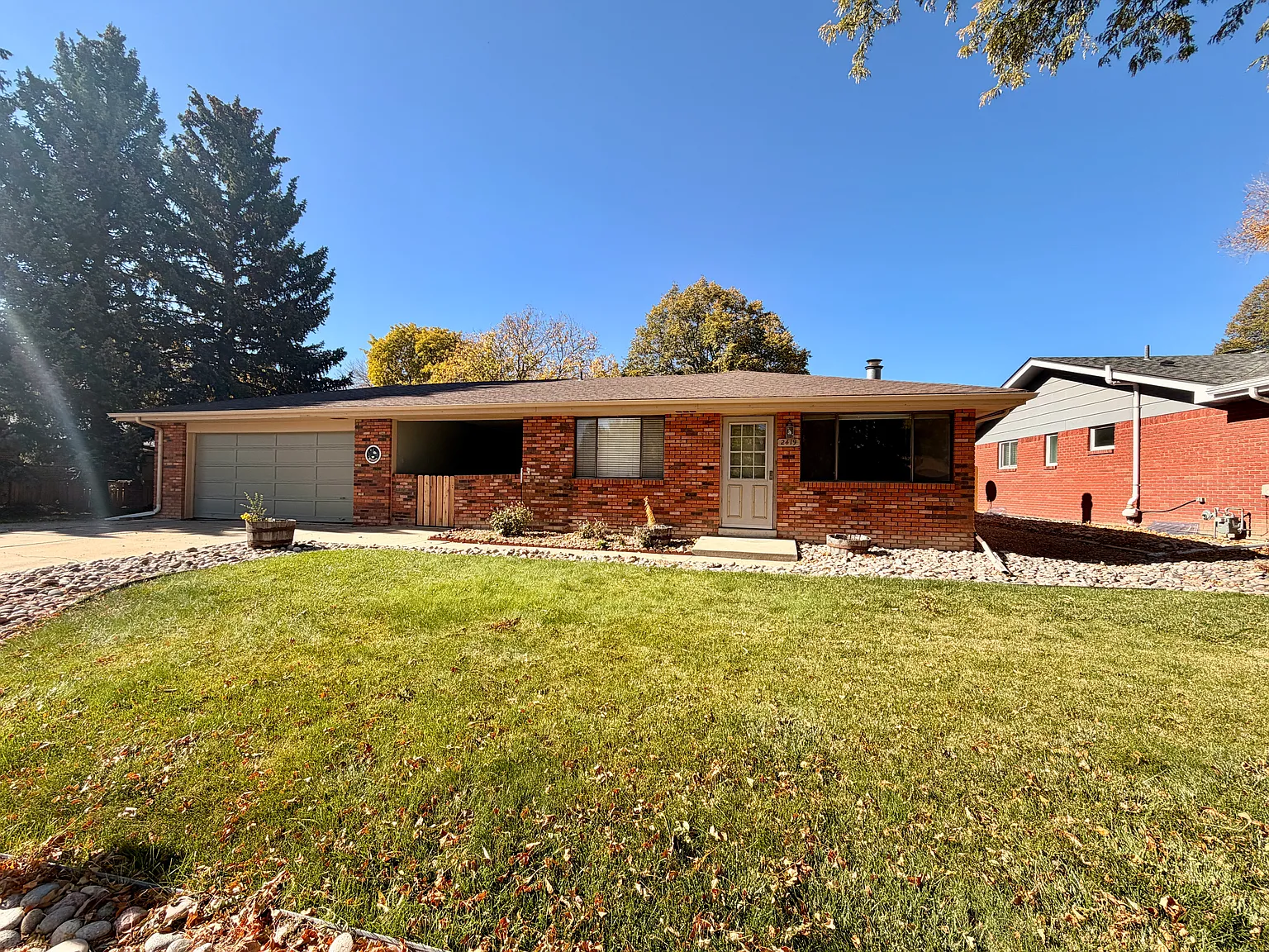 3 bed, 1915 sqft, $2,345 — Photo 1