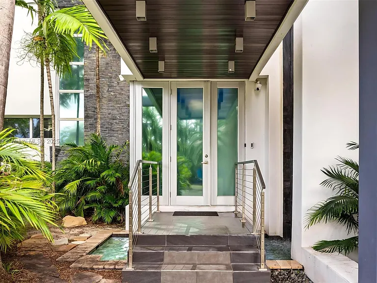 300 Royal Plaza Dr — Photo 8