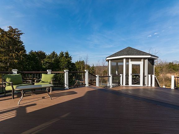 2 Level Trex Deck