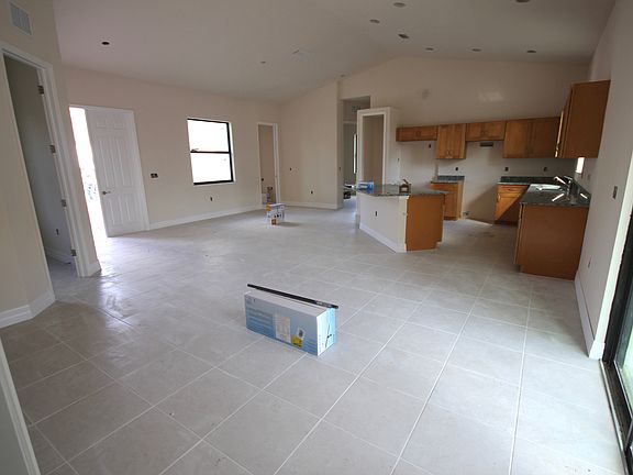 3rd image of 1700 Don Ave N