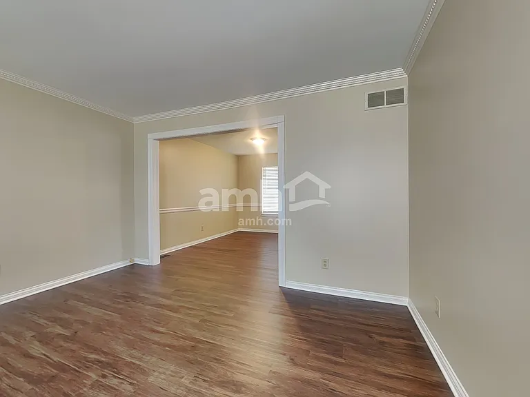 8420 Stratford Ct — Photo 6