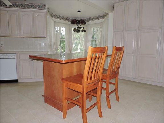 4th image of 8 Melrose Dr #Ld