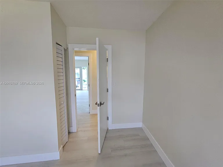 834 Raymond St — Photo 21