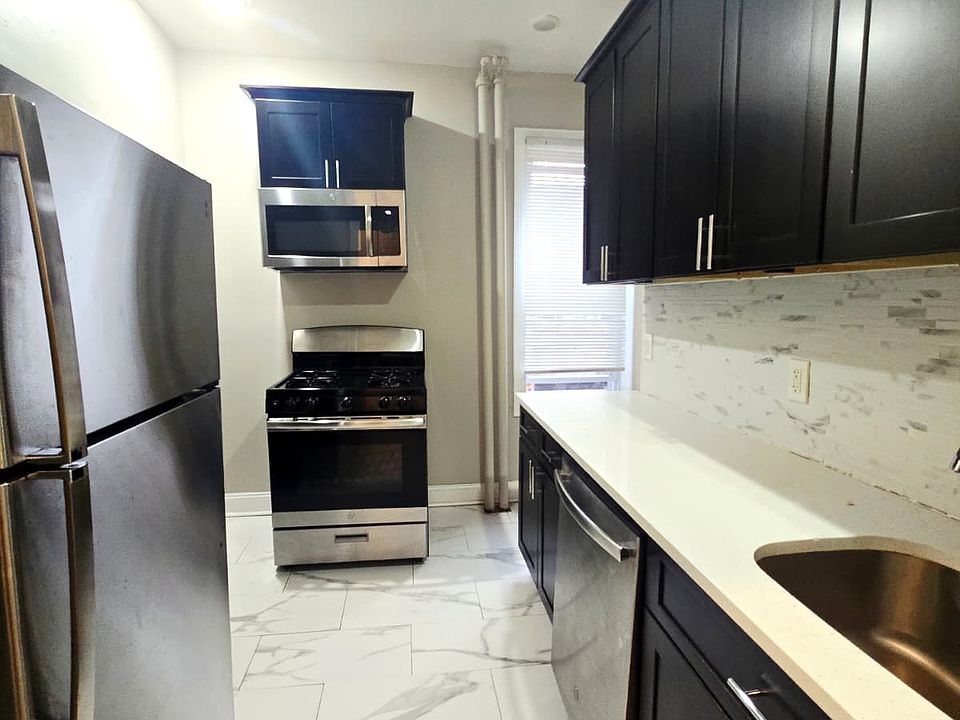 1st image of 158 Bergen Ave #1B