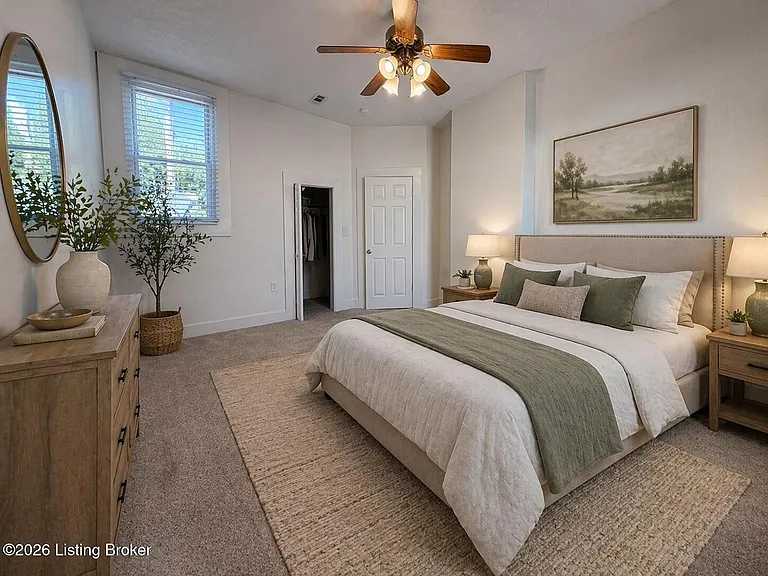 228 E Burnett Ave — Photo 16