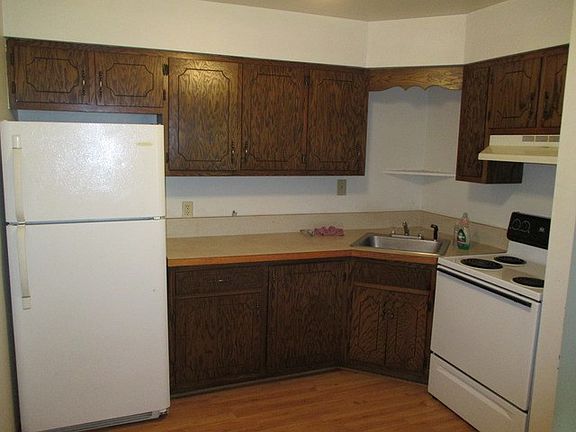 4th image of 651 N Hickory St