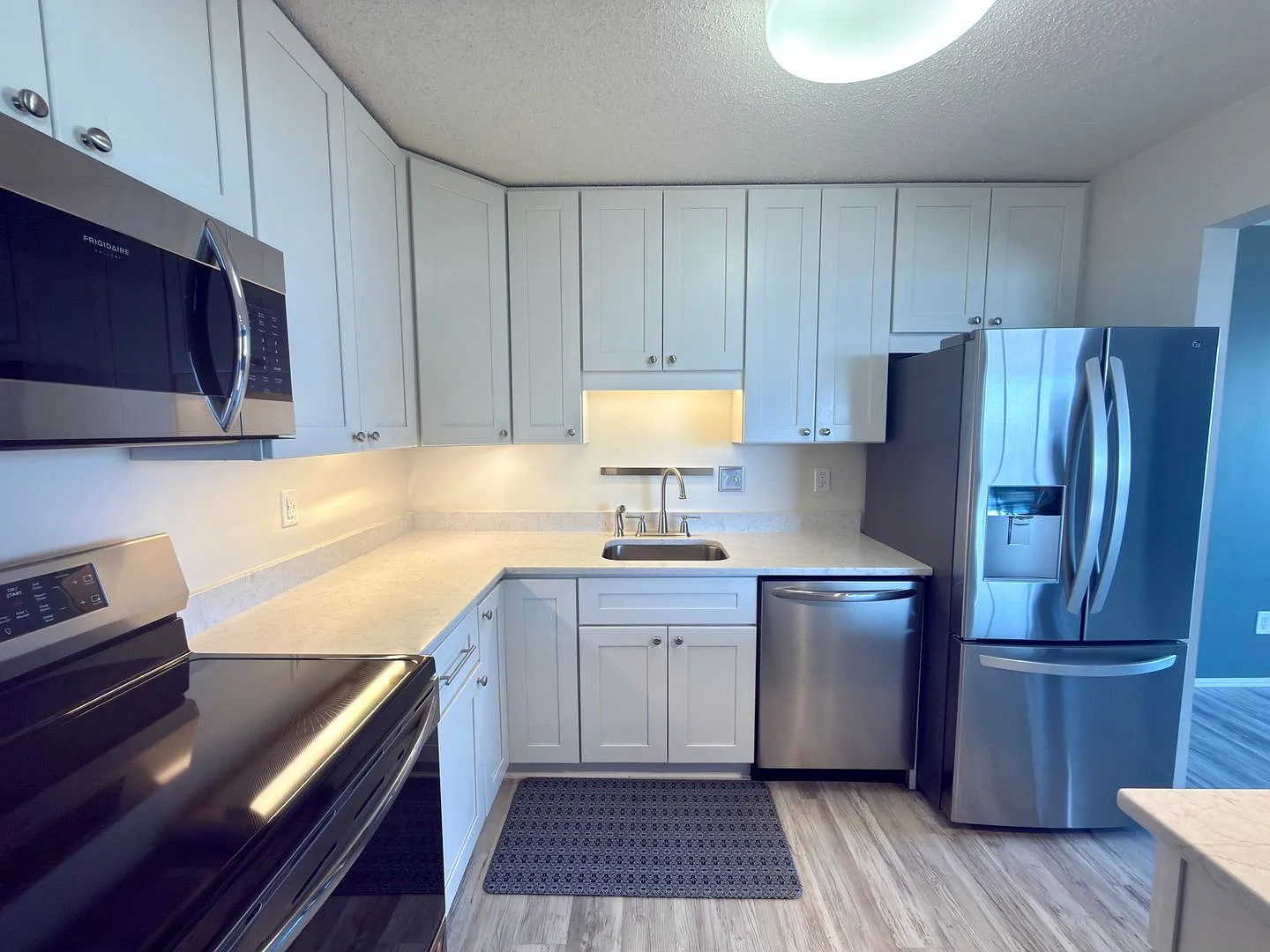 2 Bedroom 1 Bath Condo 934sq ft condo in desirable Downtown St Paul! — Photo 2