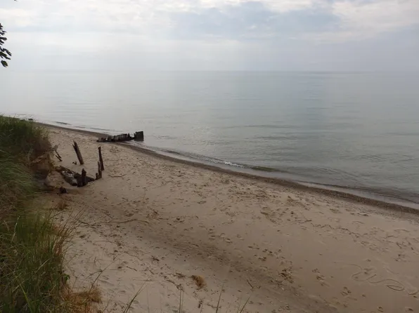 3900 Lakeshore Rd, Manistee, MI 49660