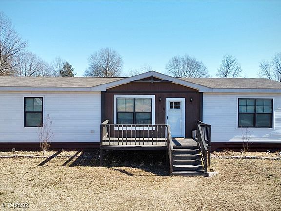 3rd image of 107 Blackstone Cir