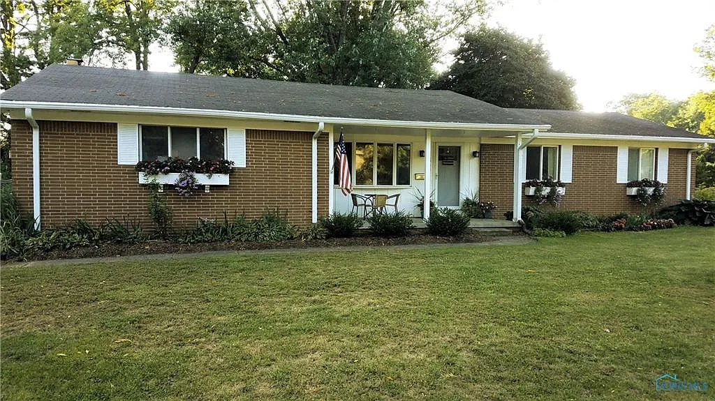 353 Colony Rd photo 1